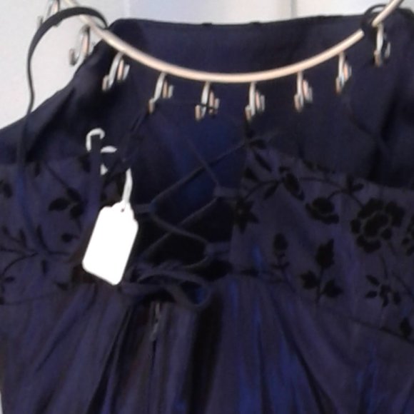 PROM/GRAD DRESS - Picture 8 of 11